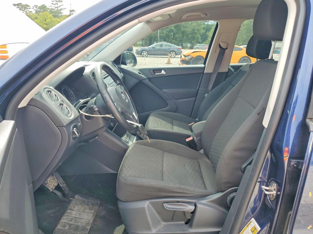 Volkswagen Tiguan S