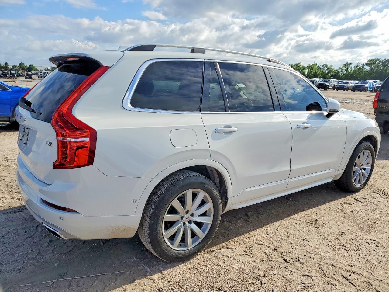 Volvo XC90 T6