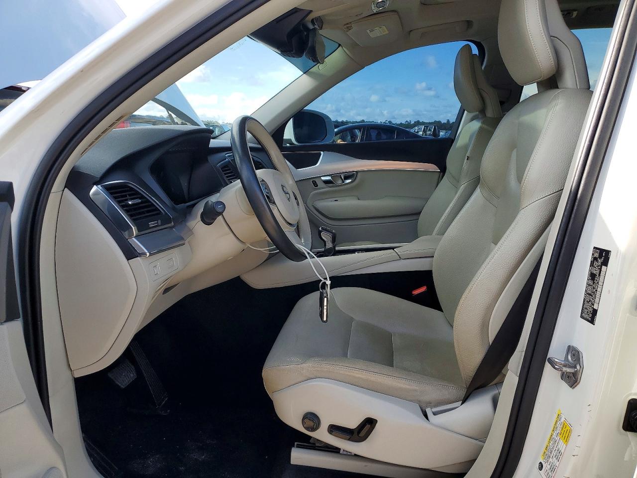 Volvo XC90 T6