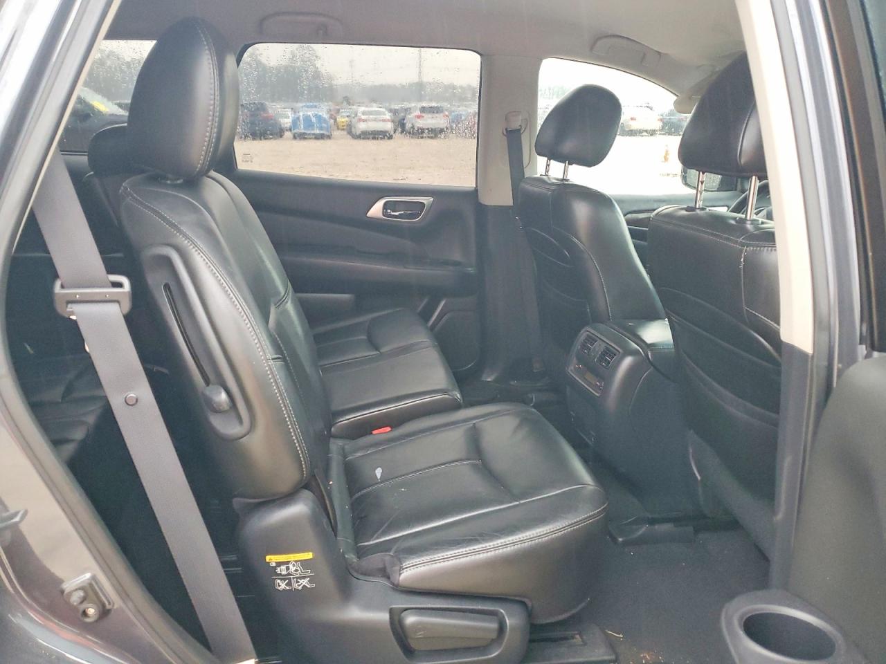Nissan Pathfinder S