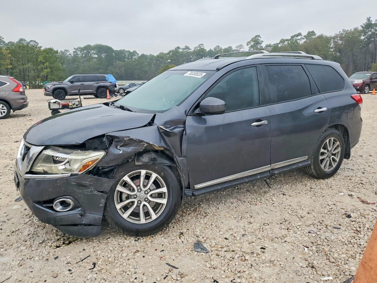 Salvage Nissan Pathfinder Image