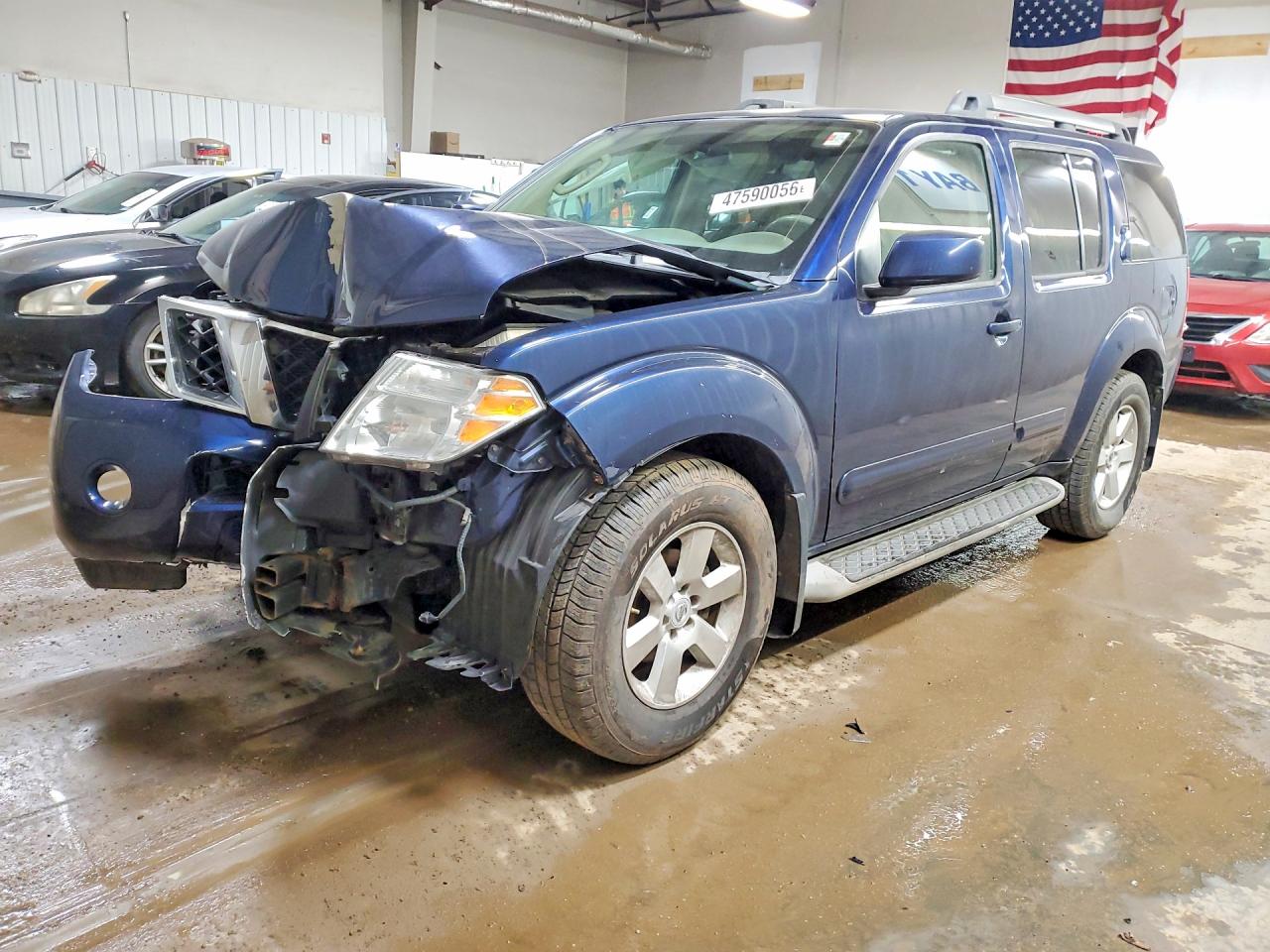 Salvage Nissan Pathfinder Image