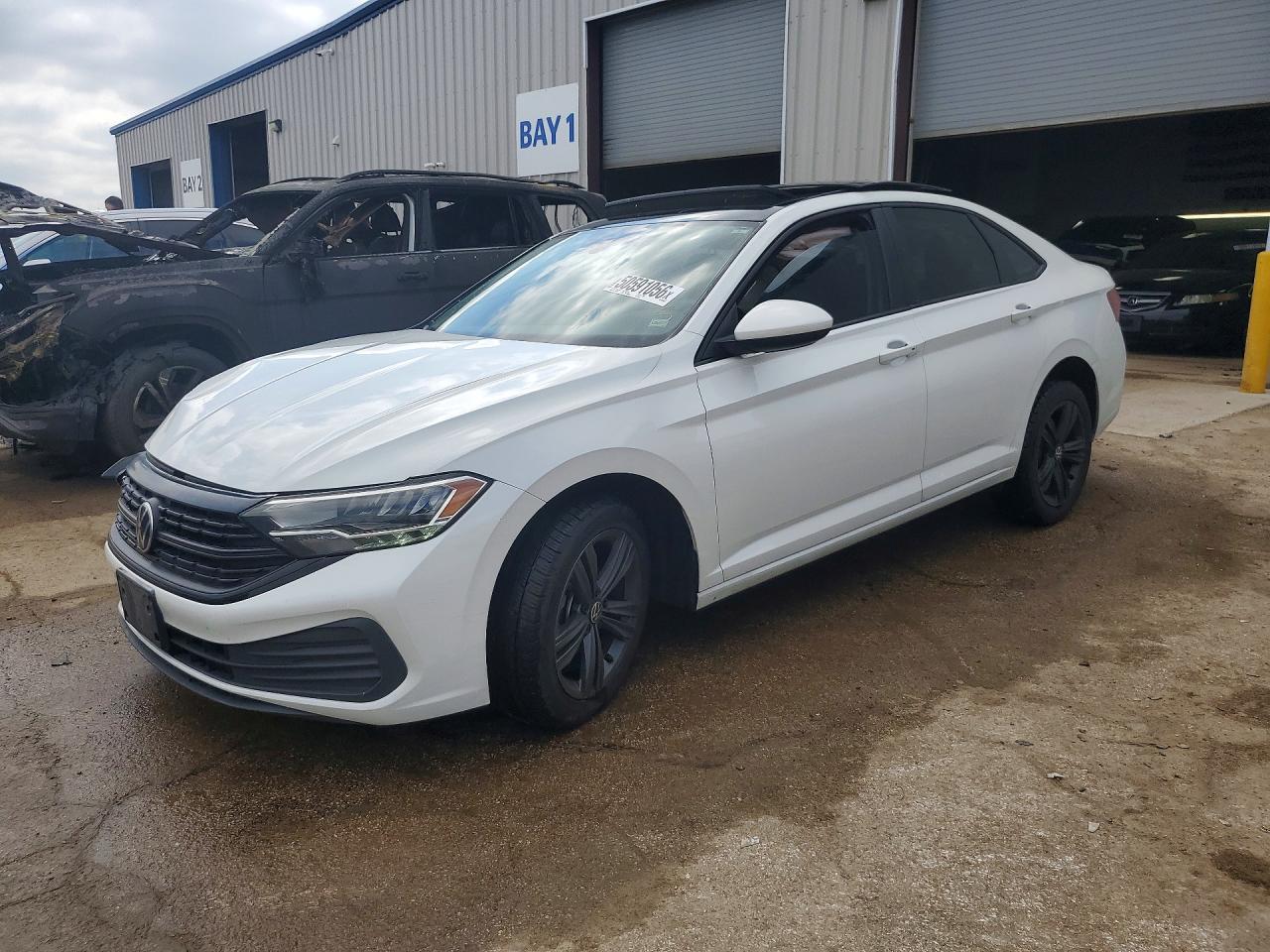 Salvage Volkswagen Jetta Image