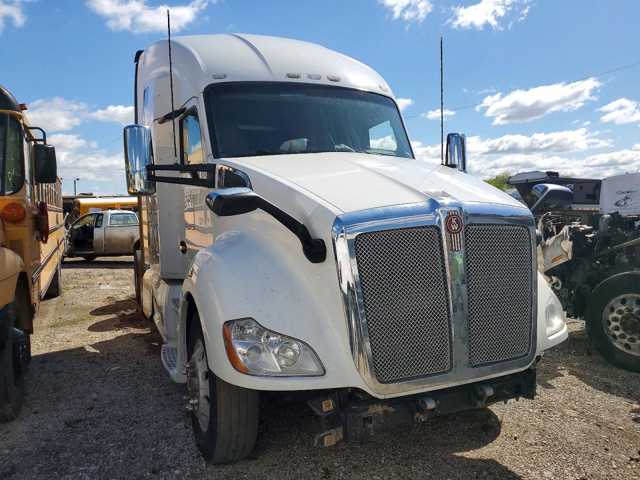 Salvage Kenworth Construction Image