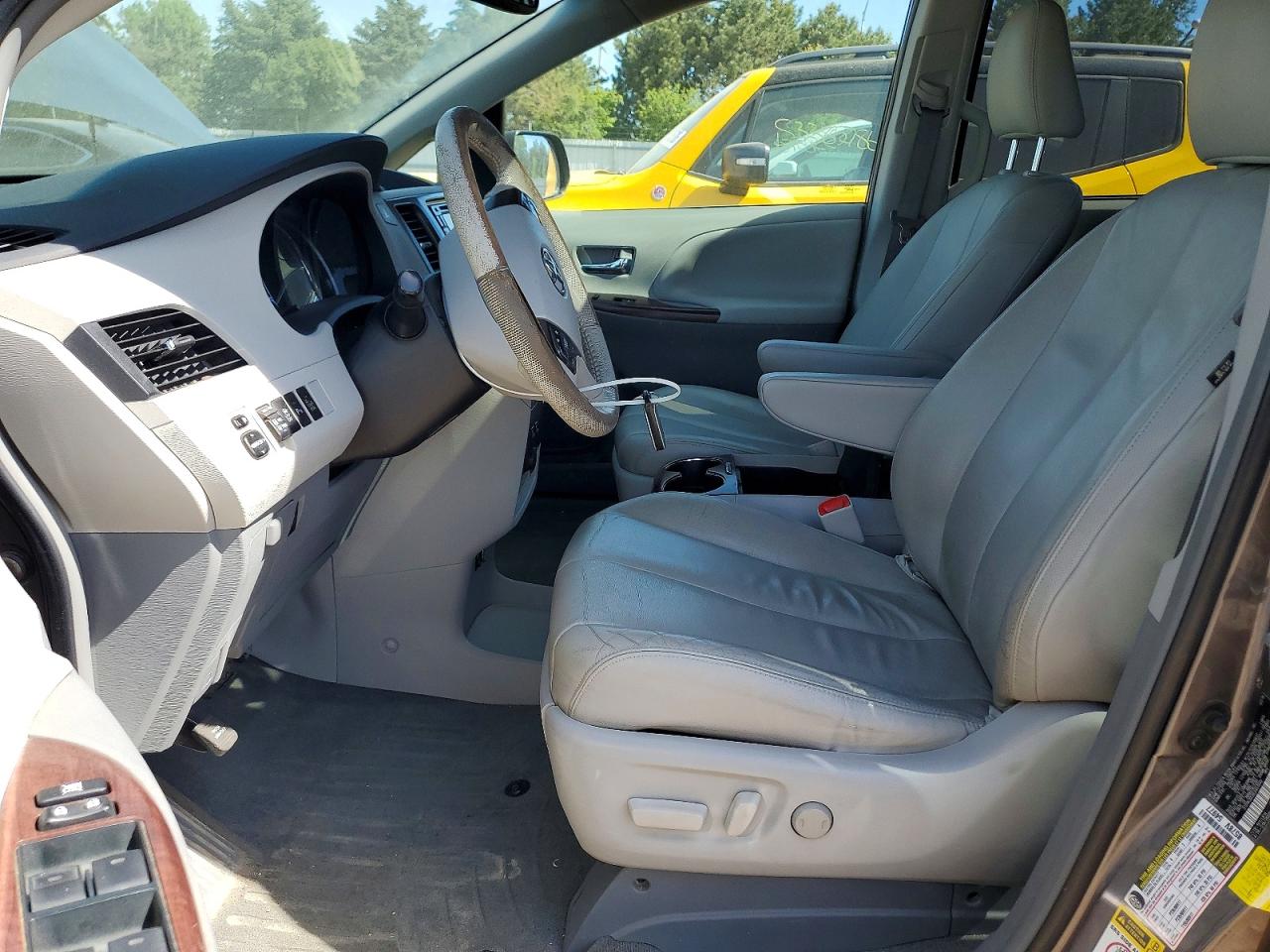 Toyota Sienna Xle 8-passenger
