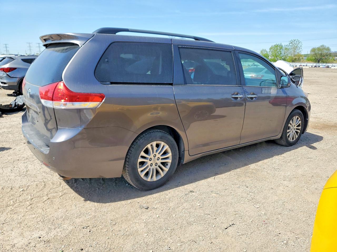 Toyota Sienna Xle 8-passenger