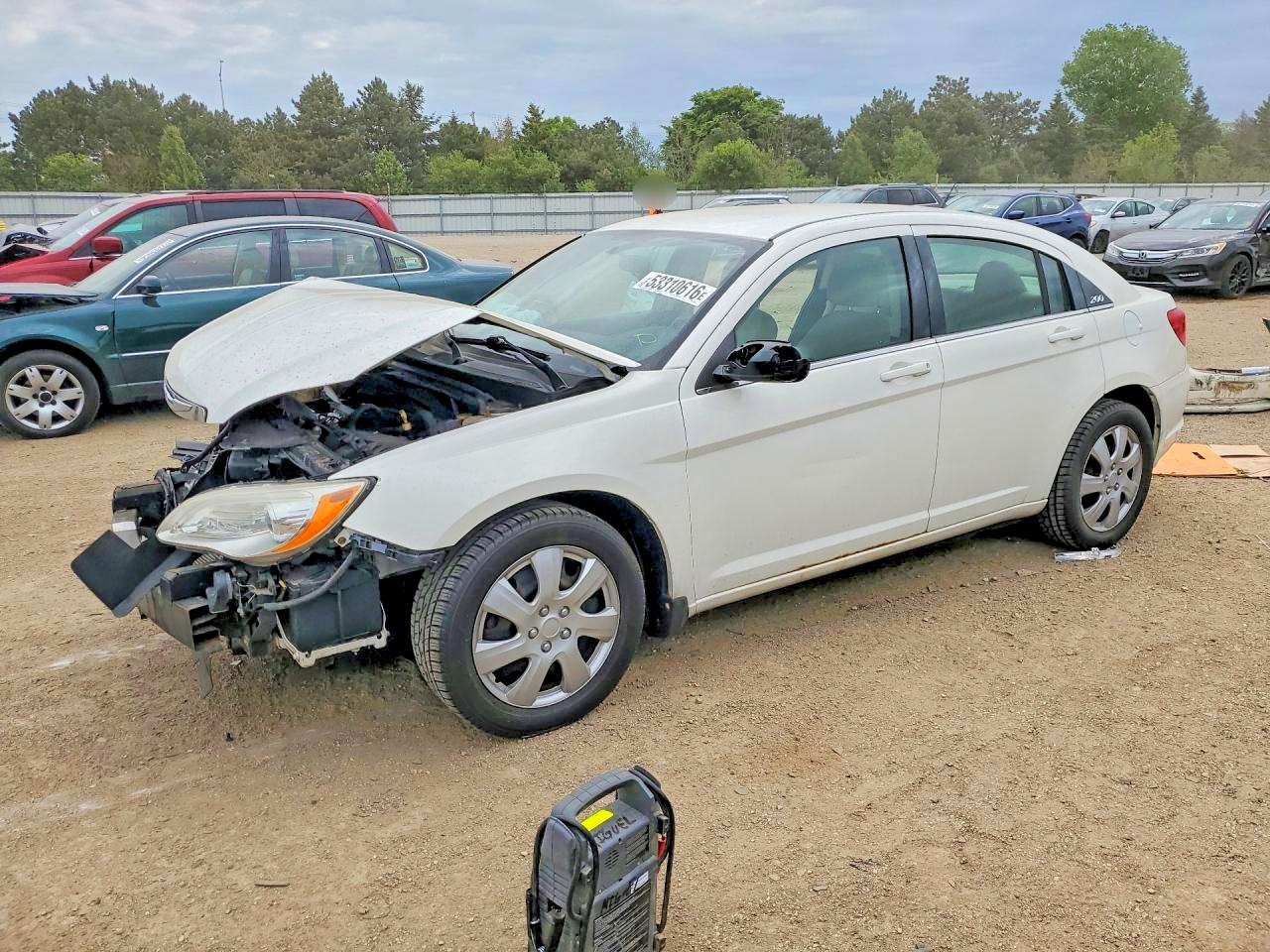 Salvage Chrysler 200 Image