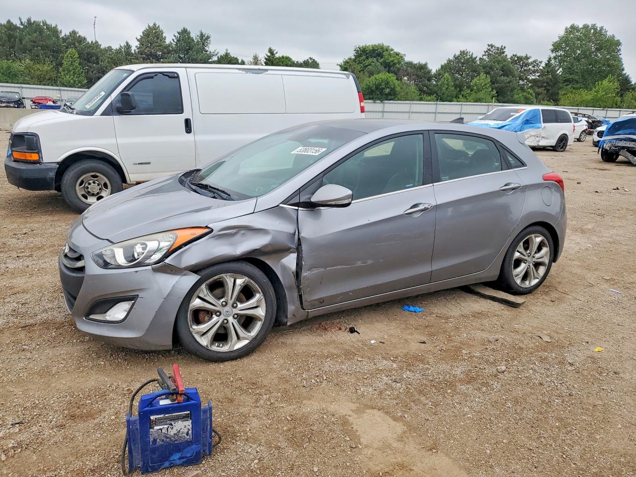 Salvage Hyundai ELANTRA Image