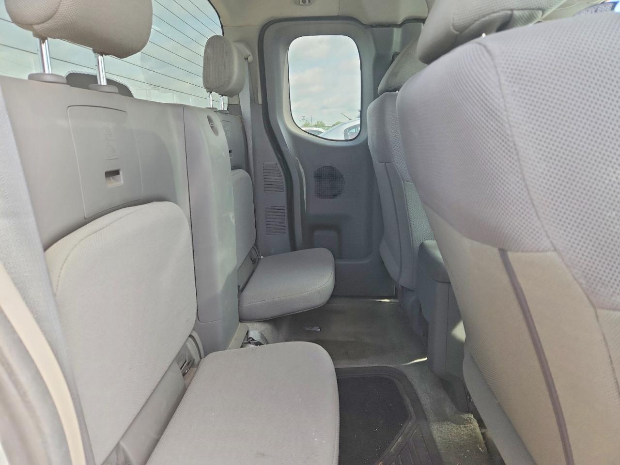 Nissan Frontier S
