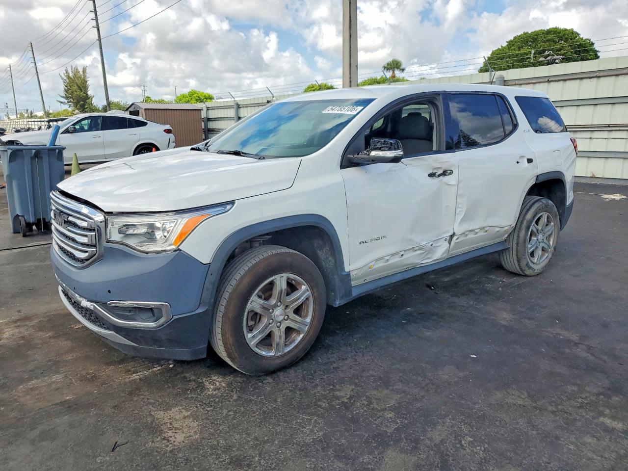 Salvage GMC Acadia Image