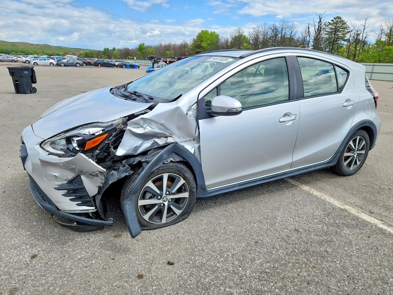 Salvage Toyota Prius c Image