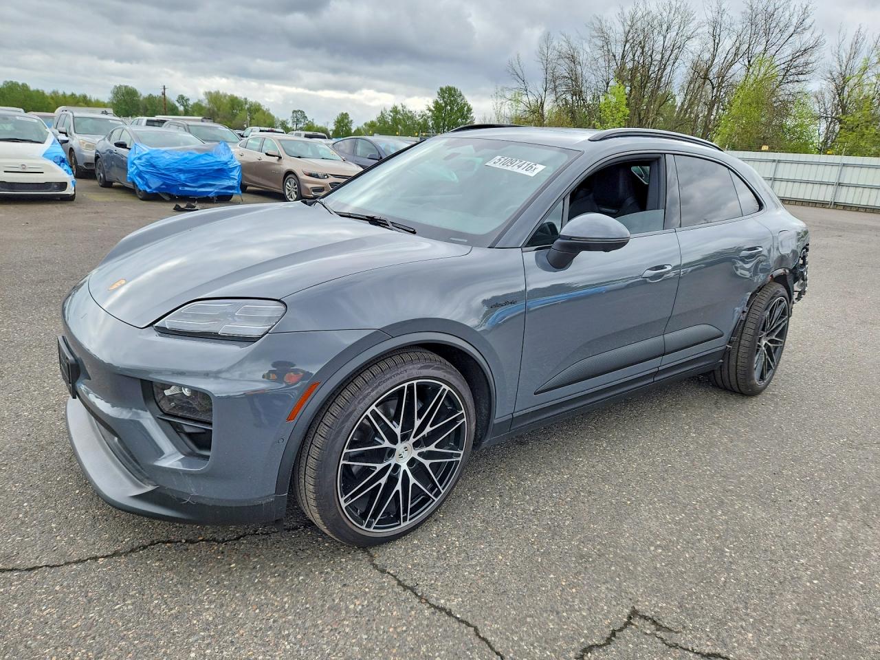 Salvage Porsche Macan Image