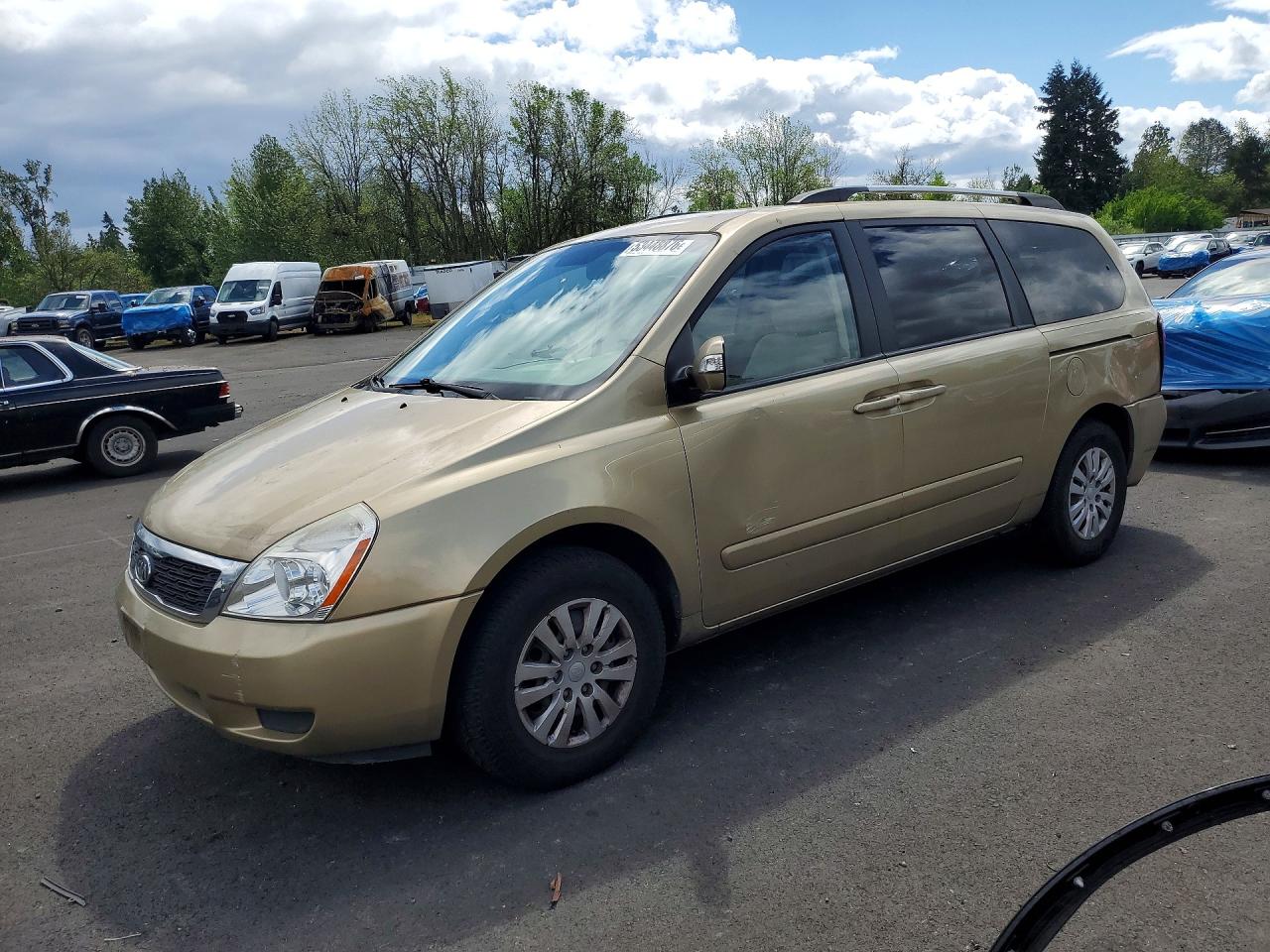 Salvage Kia Sedona Image