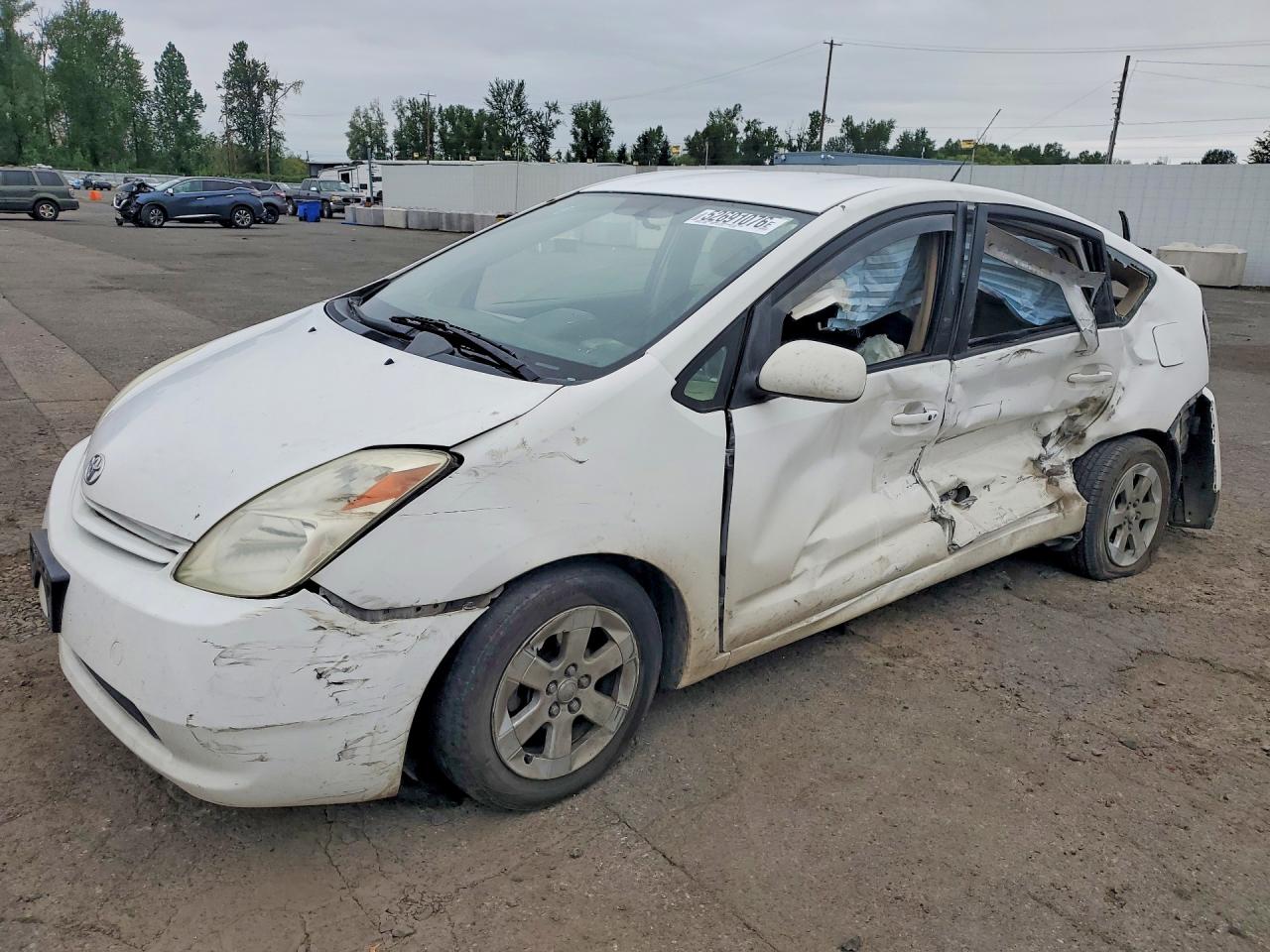 Salvage Toyota Prius Image