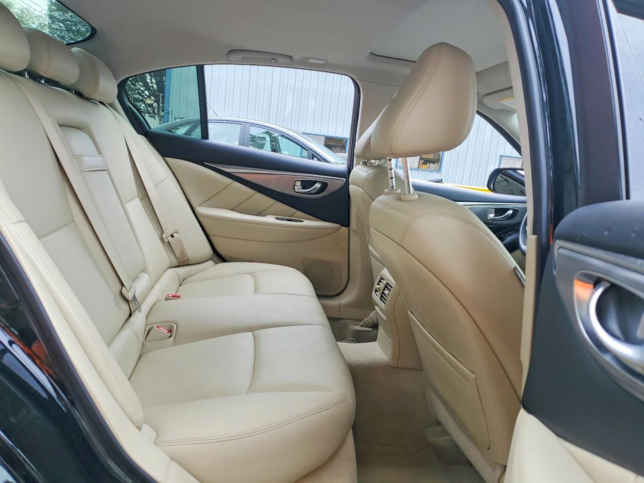INFINITI Q50 3.0t P 3.0t Premium
