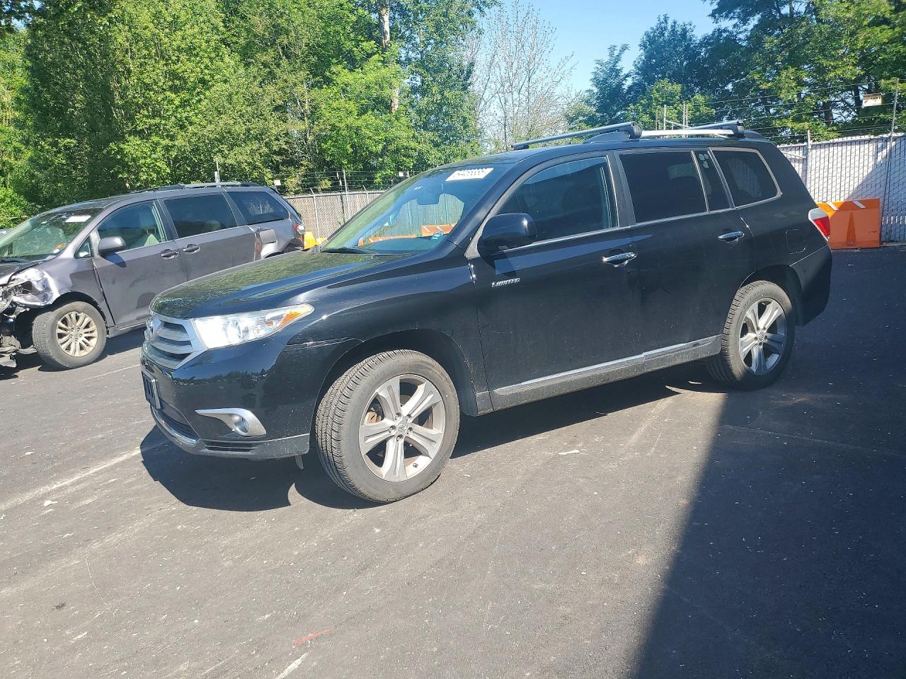 Salvage Toyota Highlander Image
