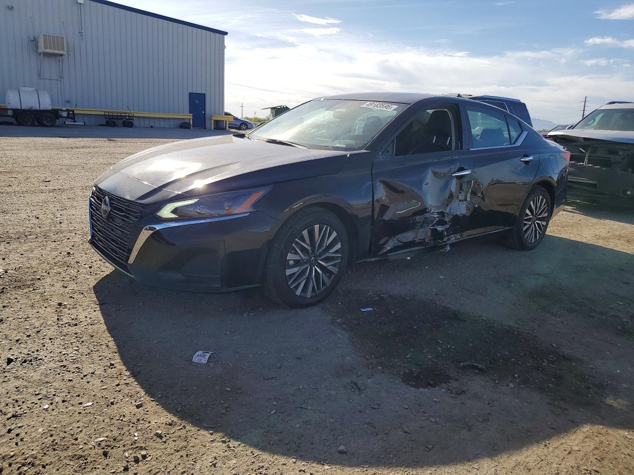 Salvage Nissan Altima Image