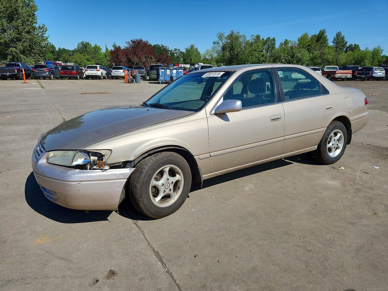 Salvage Toyota Camry Image