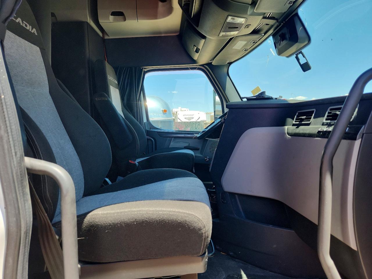 Freightliner Cascadia 126