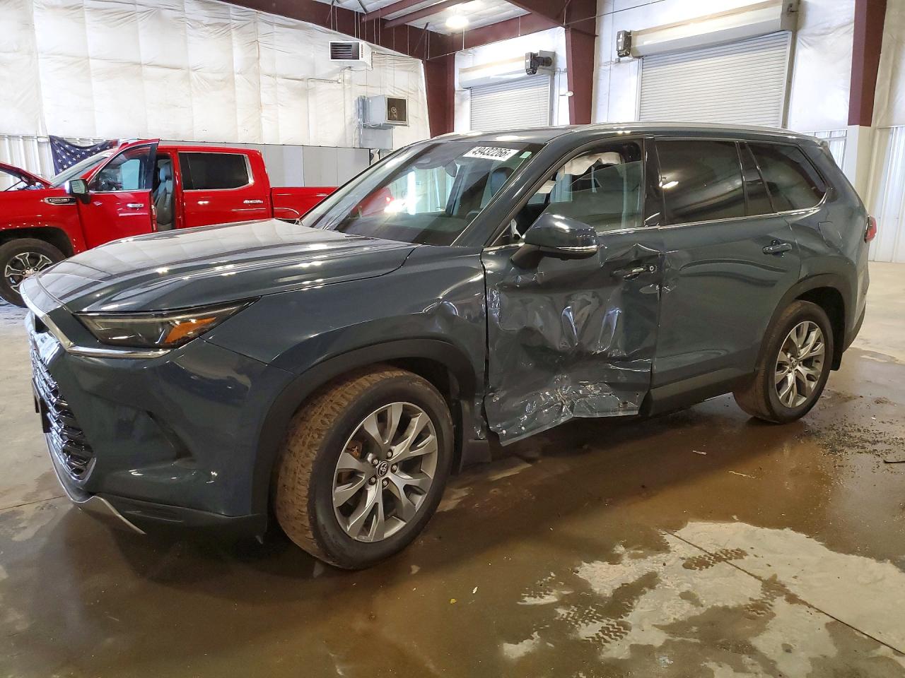 Salvage Toyota Grand Highlander Image
