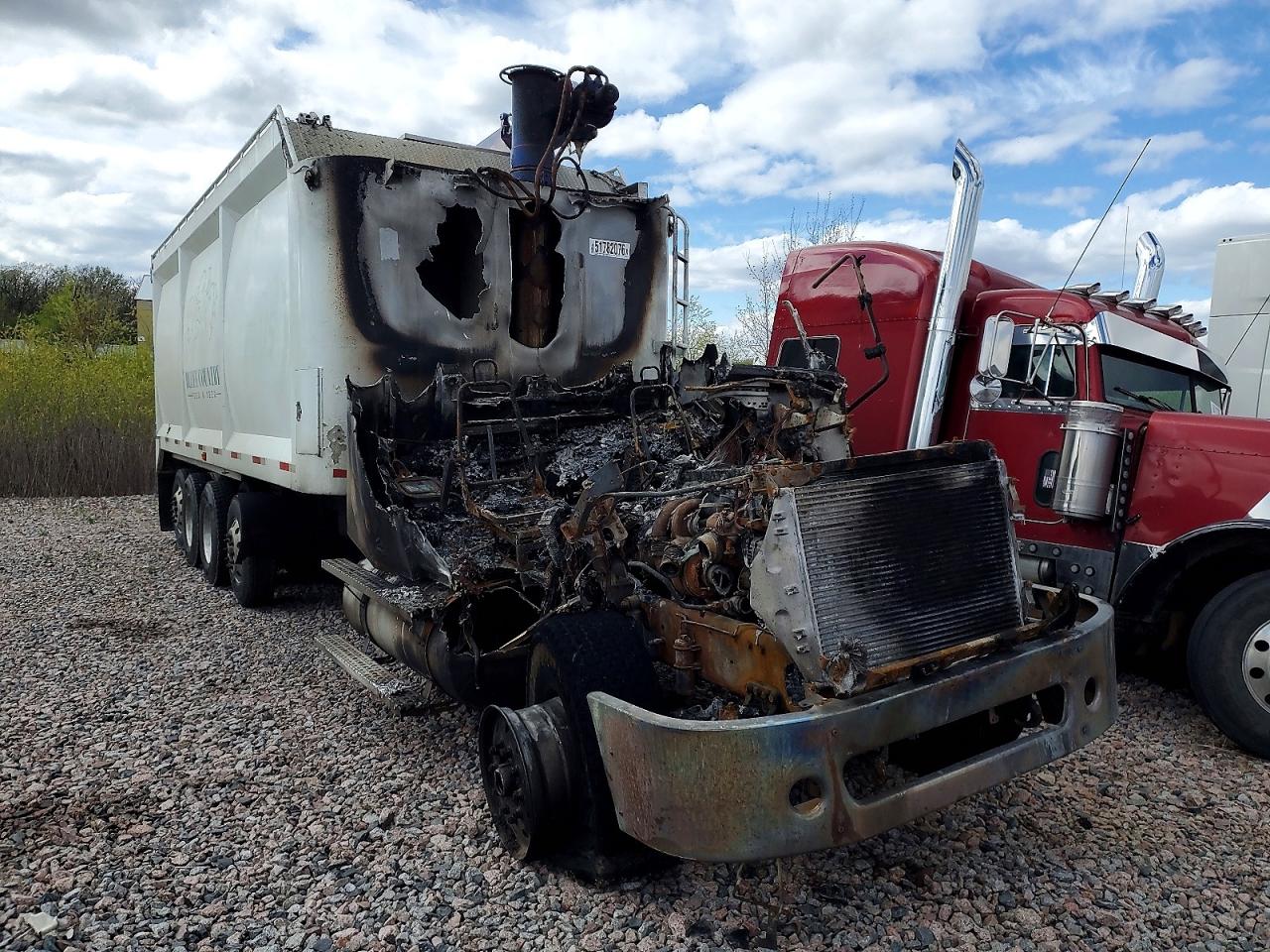 Salvage Freightliner Columbia Image