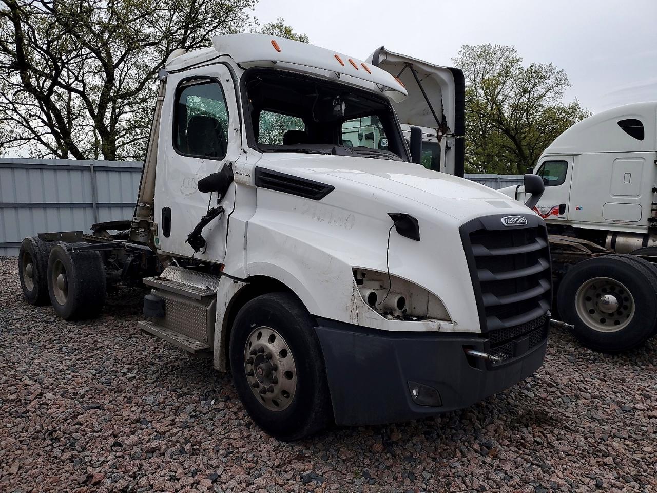 Salvage Freightliner Cascadia 126 Image