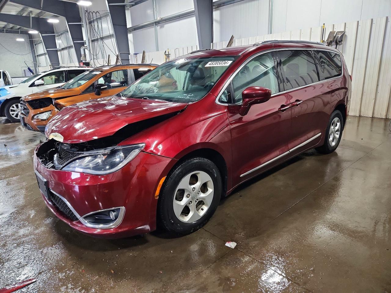 Salvage Chrysler Pacifica Image
