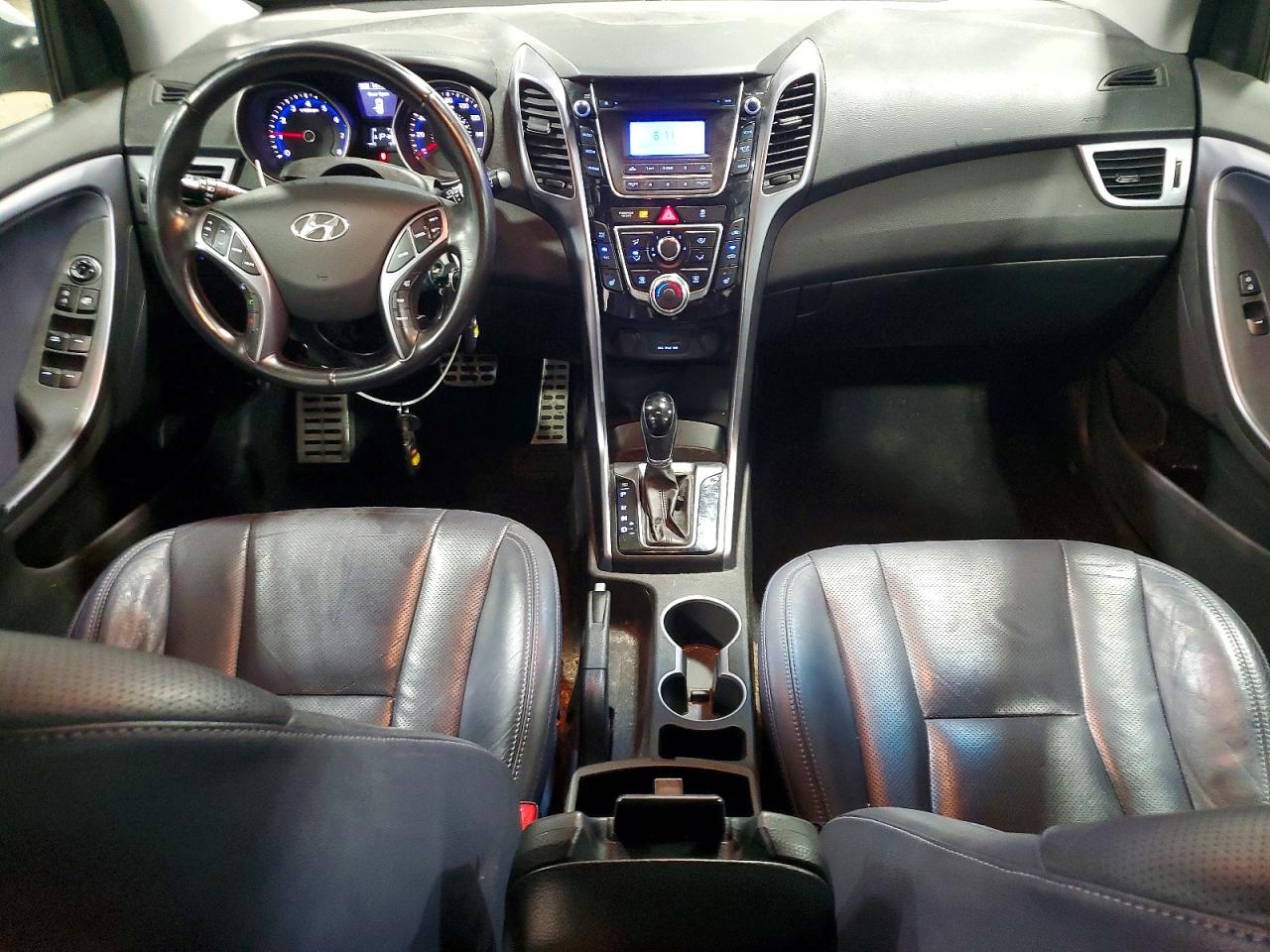 Hyundai ELANTRA Base