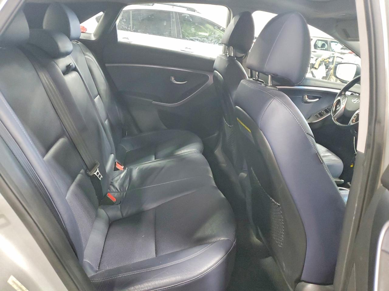 Hyundai ELANTRA Base
