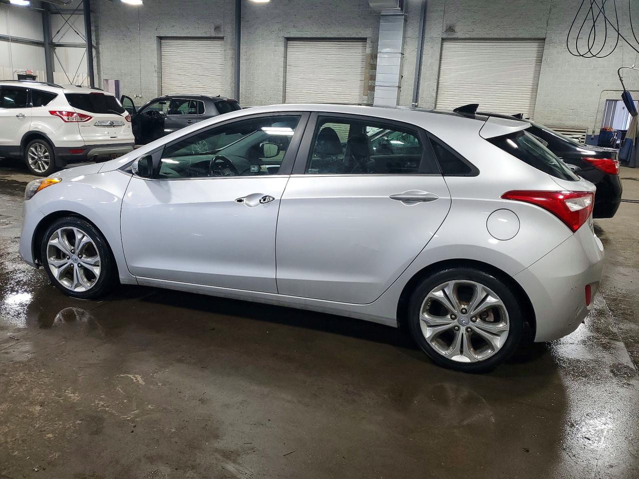 Hyundai ELANTRA Base