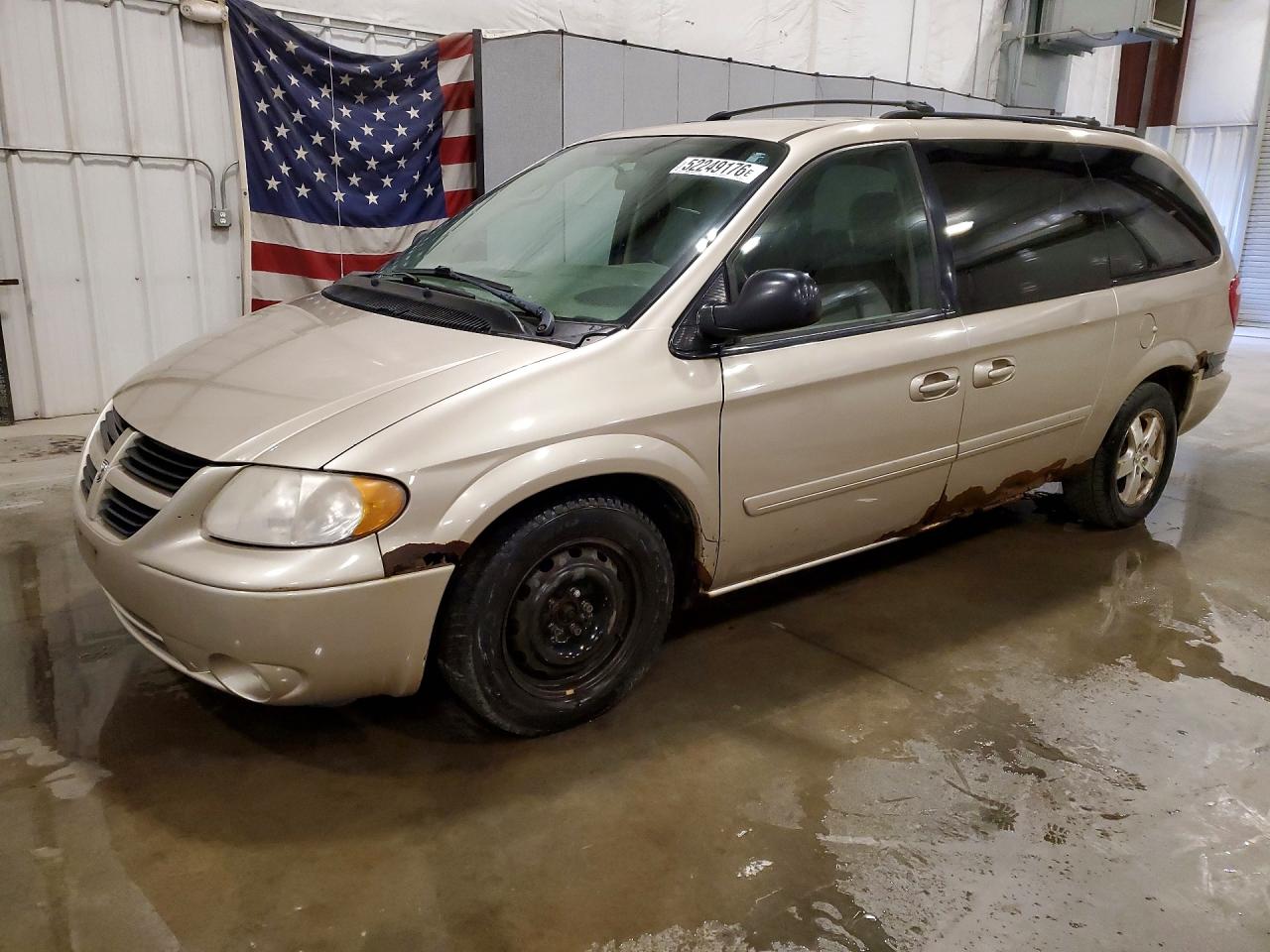 Salvage Dodge Caravan Image