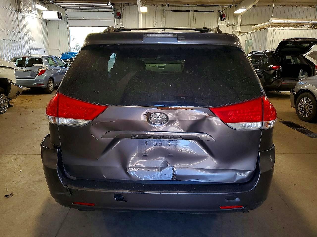 Toyota Sienna Le