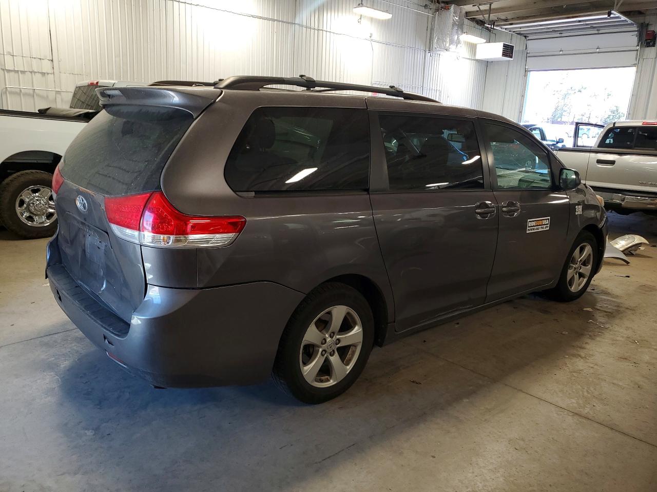 Toyota Sienna Le