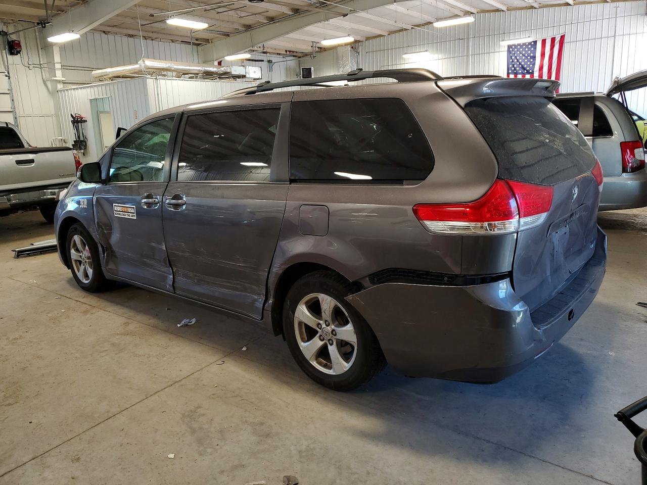 Toyota Sienna Le