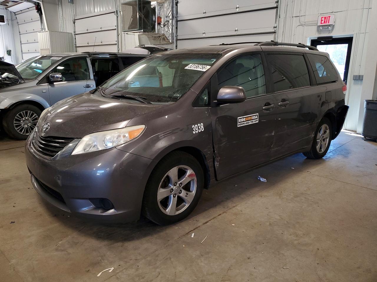 Salvage Toyota Sienna Image