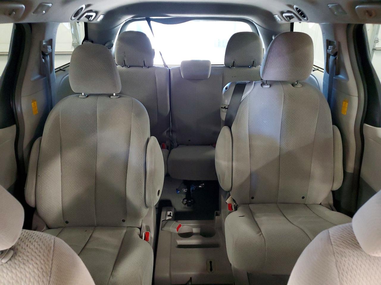 Toyota Sienna Le