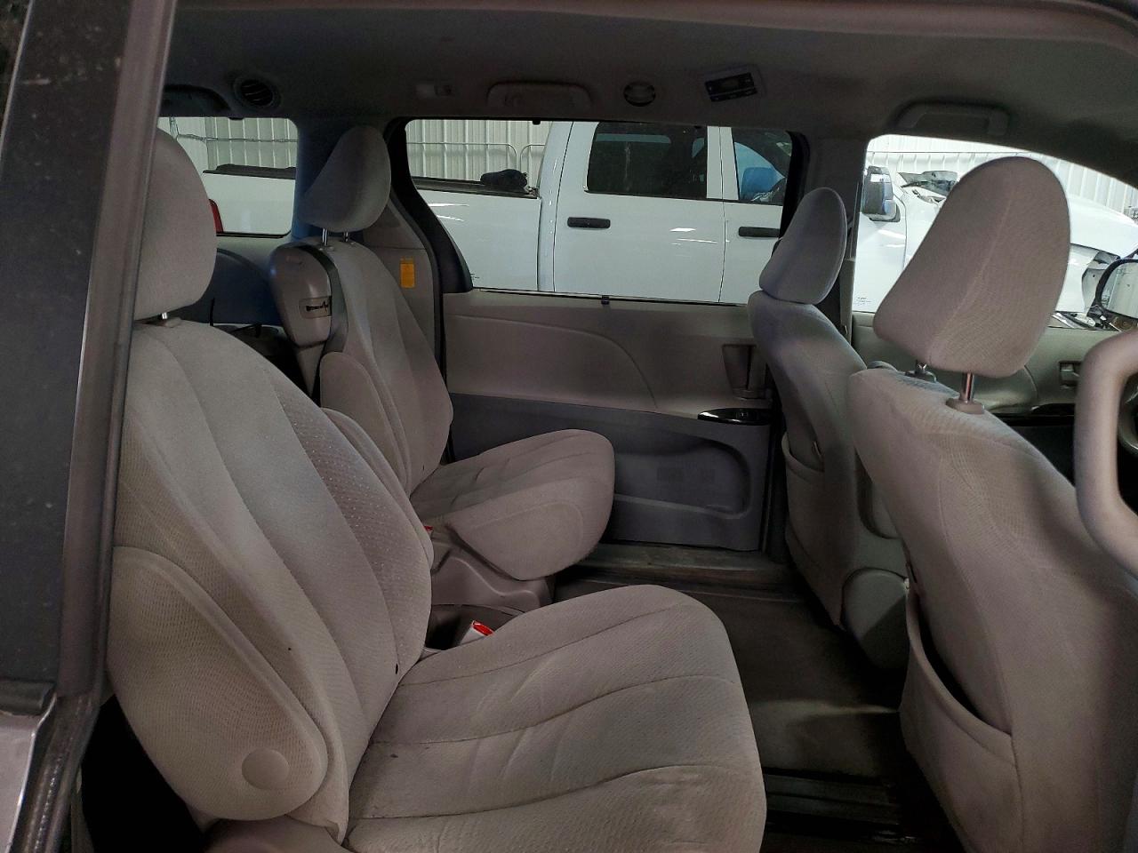 Toyota Sienna Le