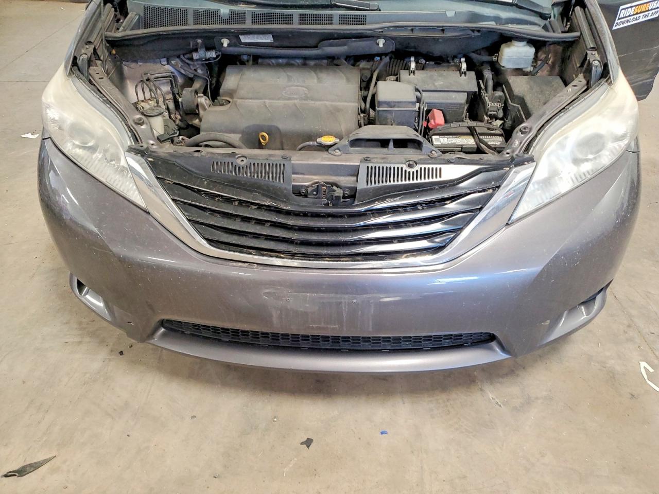 Toyota Sienna Le