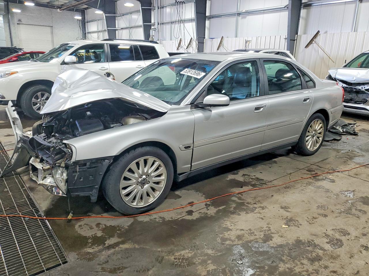 Salvage Volvo S80 Image