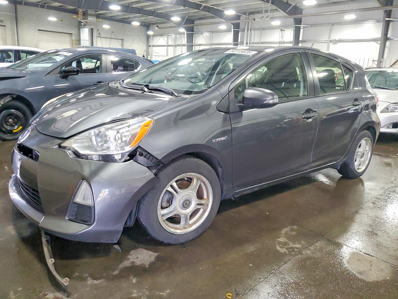 Salvage Toyota Prius Image