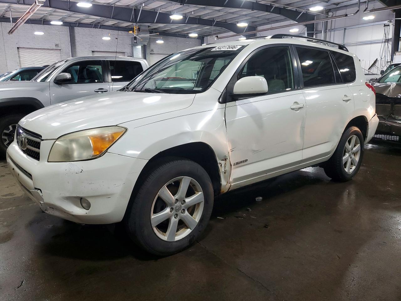 Salvage Toyota RAV4 Image