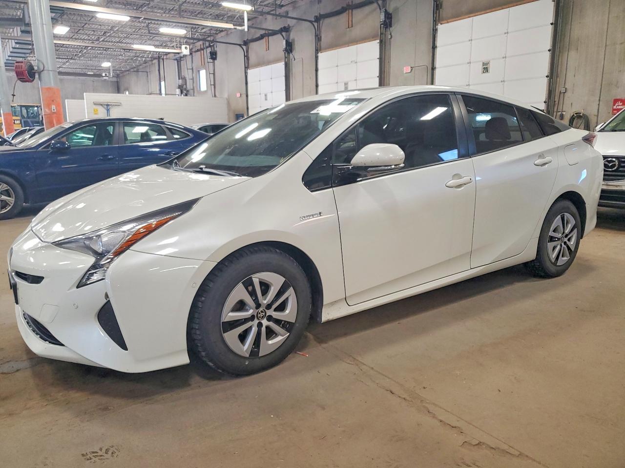 Salvage Toyota Prius Image