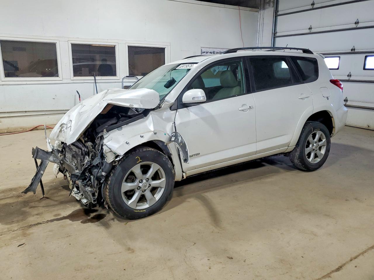 Salvage Toyota RAV4 Image