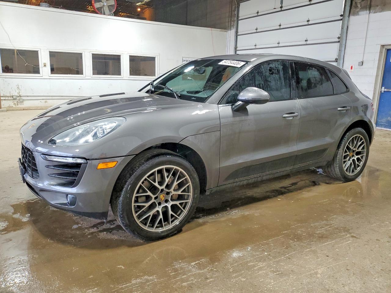 Salvage Porsche Macan Image