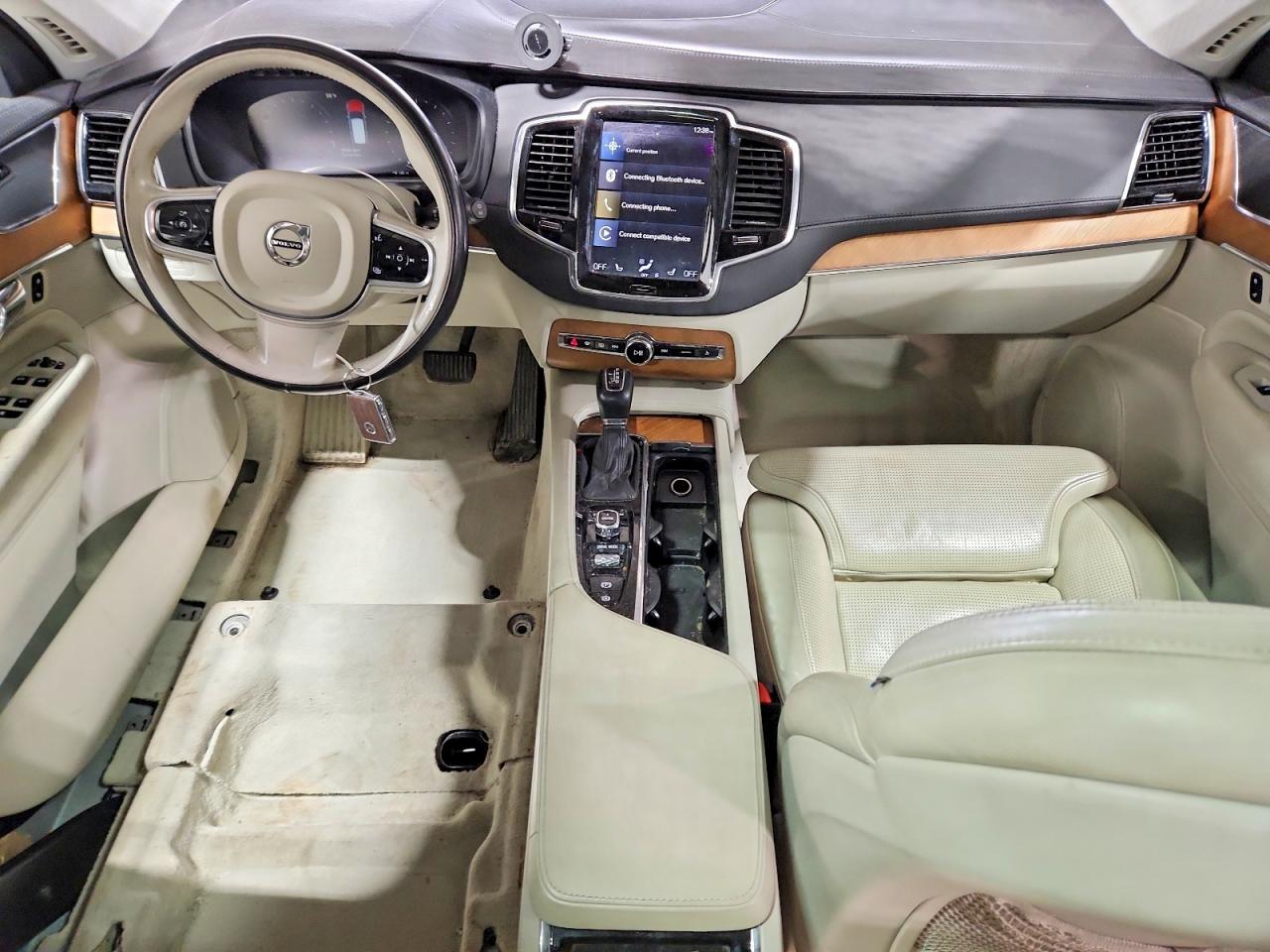 Volvo XC90 T6