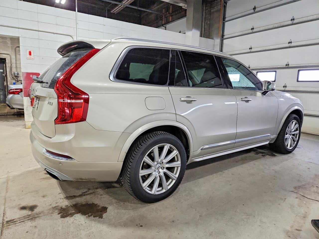 Volvo XC90 T6