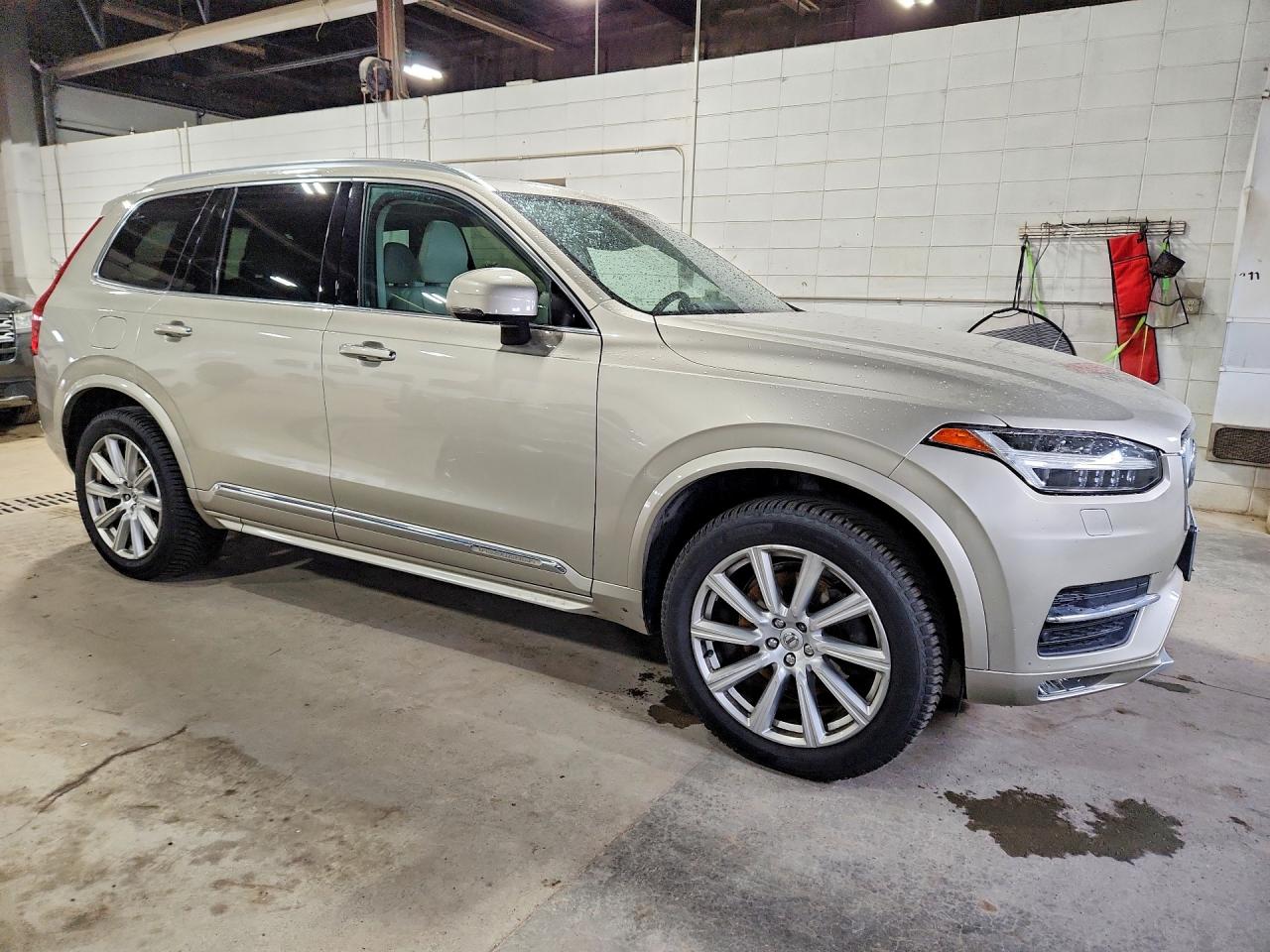 Volvo XC90 T6