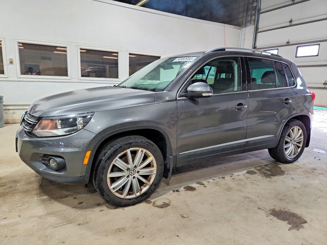 Salvage Volkswagen Tiguan Image