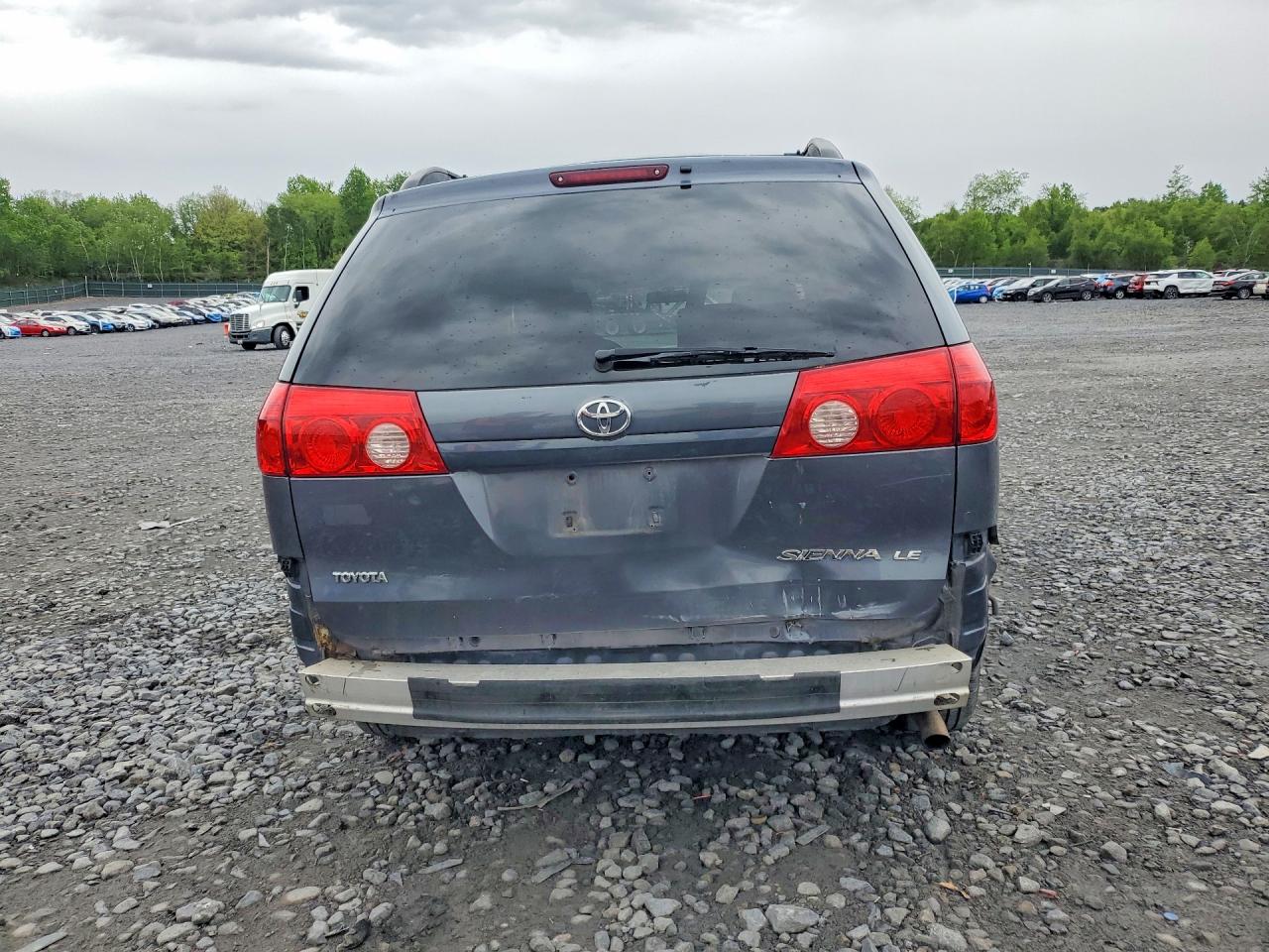 Toyota Sienna Le 7-passenger