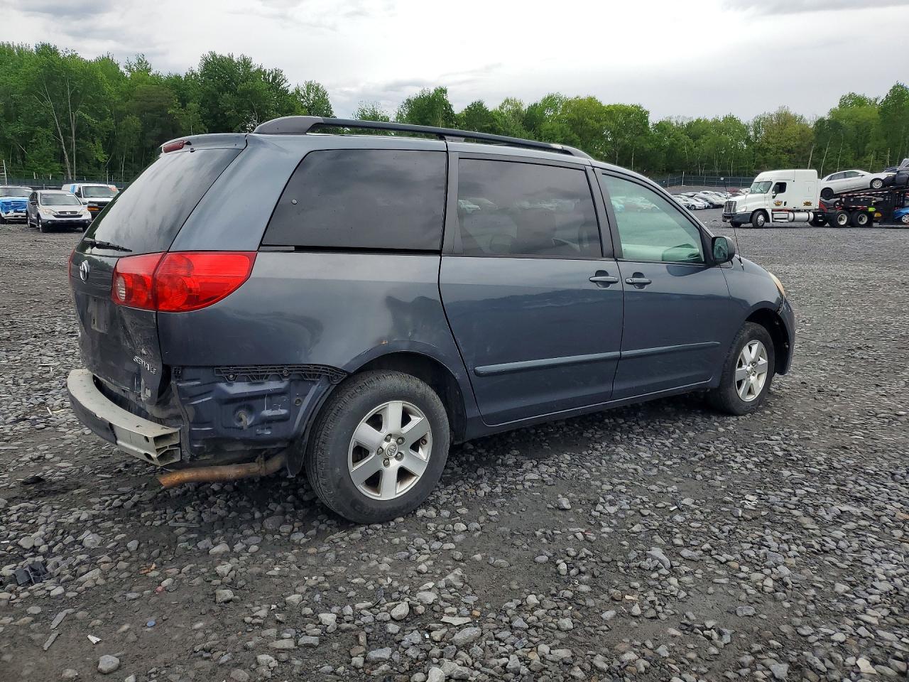Toyota Sienna Le 7-passenger